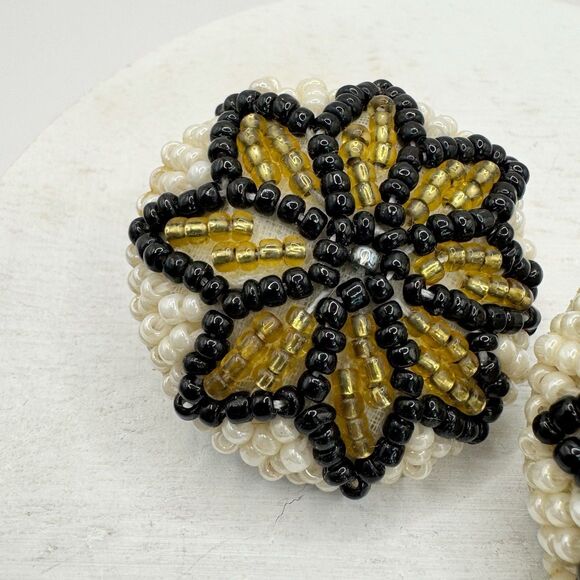 Vintage Seed Bead Flower Button Earrings Clip On Retro Black Eyed Susan - Picture 4 of 6